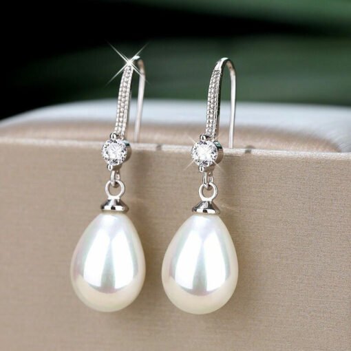 Women's Elegant Drop-shaped Imitation Pearl Long Earrings - immagine 3